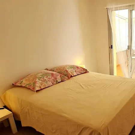 Spacious 2-room Downtown *