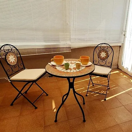 Spacious 2-room Downtown Appartamento *